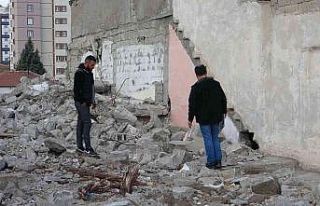 Kayseri’de evin duvarını delen hırsızlar 15...