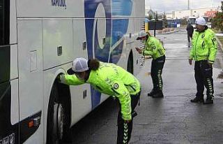 Kayseri’de yolcu otobüslerine ’kış lastiği’...