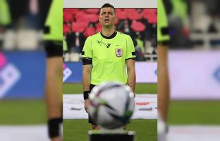 Kayserispor ile Sivasspor maçını Ümit Öztürk...