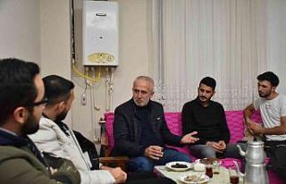 Keskin, üniversite öğrencisi gençlerin evine misafir...