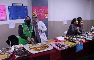 Kimsesiz çocuklar yararına hayır çarşısı