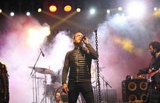 Kıraç ve Zeynep Bastık sevilen şarkılarıyla...