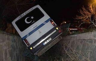 Kırıkkale’de kontrolden çıkan minibüs dereye...