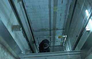 "Kırmızı etiketli asansörleri kullanmayın"