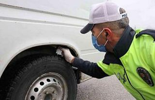 Kış lastiği takmayan 5 sürücüye 4 bin 230 lira...