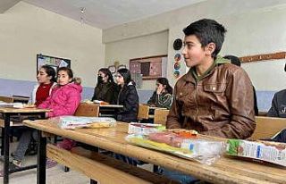 Kızılay Kadın Kolları çocukların kalplerine...
