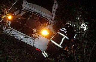 Kontrolden çıkan otomobil arsaya uçtu: 2 yaralı