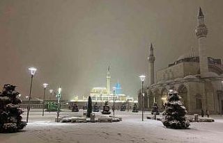 Konya beyaza büründü, vatandaşların karın tadını...