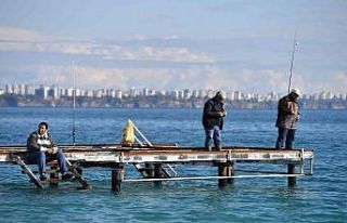 Konyaaltı’nda denize girip, Saklıkent’te karla...