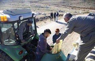 Korkuteli’nde iki mahalleye 10 ton gübre