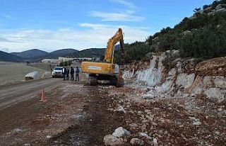 Korkuteli’nde yol yapım çalışması