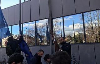 Kosova’da enerji krizi battaniye ile protesto edildi