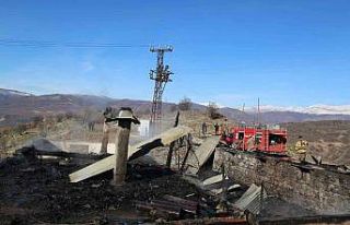 Köy evindeki yangında 1 kişi yanarak can verdi