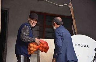 Köylülere narenciye dağıtıldı