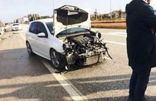 Koyuna çarpmamak için manevra yaptı demir bariyerlere...