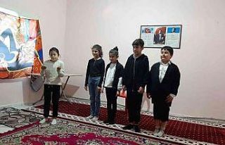 Köyüne açtığı kursla köy sakinlerine tiyatroyu...