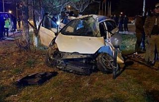 Kum yüklü tır ile otomobil çarpıştı: 1 ağır...