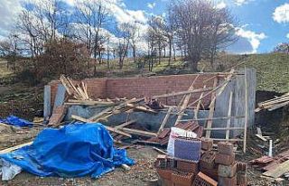 Kümes çatısı çöktü, altında kalan 2 işçiden...