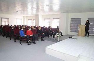 Kursiyerlere "Kadın hakları ve cinsiyet eşitliği"...