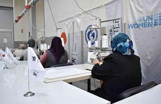 Kursu başarıyla tamamlayan sığınmacı kadınlar...