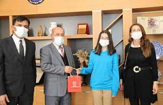 Kütahya’da yarışmada dereceye giren öğrencilere...