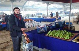 Kütahyalı pazarcılar tenekede ateş yakarak ısınıyor