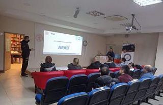 Kütüphane personellerine afet eğitimi verildi