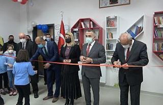 "Kütüphanesiz Okul Kalmasın Projesi"...