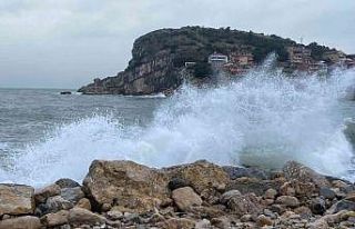 Kuvvetli fırtına dev dalgalar oluşturdu