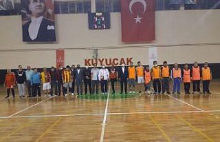 Kuyucak’ta futsal maçında dostluk kazandı