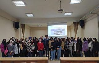 Lise öğrencileri Gediz Sağlık Hizmetleri MYO’da