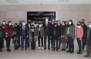 Lise öğrencilerinden adliye ziyareti