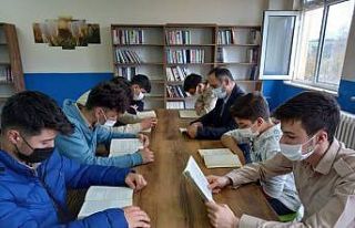 Lisede kütüphane açıldı