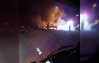 Lüks otomobil alev topuna döndü