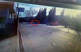 Lüks otomobil, karşı yönden gelen otomobille çarpıştı