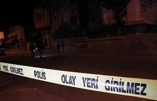 Mahalleli ve uyuşturucu satıcıları arasında kavga:...