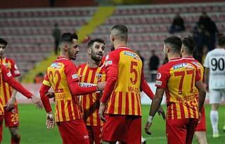 Majid Hosseini golle tanıştı