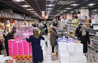 Malatya’da mağaza açılışında indirim izdihama...
