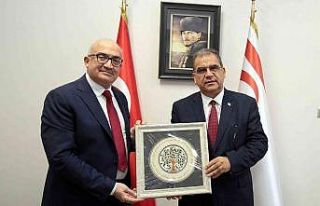 Manisa CBÜ Rektörü Prof. Dr. Ataç KKTC Başbakanı...