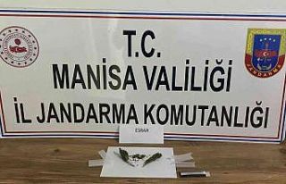 Manisa’da araç içinde uyuşturucuyla yakalanan...