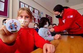 Manisa’da bin öğrenciye Türk Kızılay’ın...