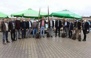 Manisa’da binlerce fidan üreticilere dağıtıldı