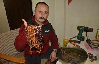 Manyetik kumdan yaptığı tespihleri yurt içi ve...