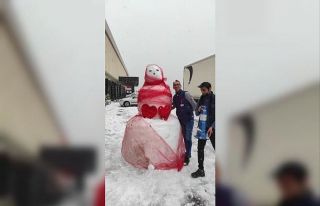 Market çalışanları 2,5 metre uzunluğunda kardan...