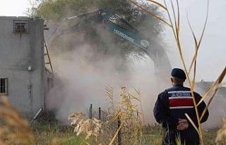 Marmara Gölü kurudu, işgaller arttı