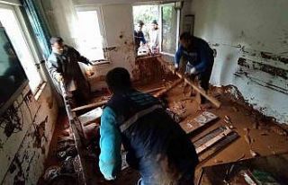 Marmaris’te selden zarar gören evlerde temizlik...