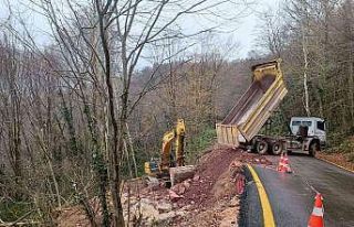 Maşukiye’de meydana gelen heyelana müdahale edildi