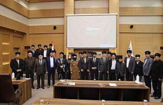 Meclis üyeleri kalpak giydi