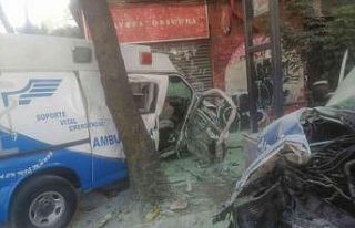 Meksika’da iki ambulans kafa kafaya çarpıştı:...