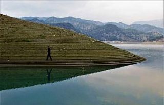 Menzelet Barajı her mevsim güzelliğiyle ilgi çekiyor